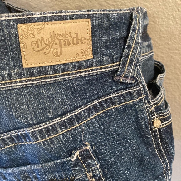 Myth of Jade denim stretchy shorts with thread details - Picture 5 of 9